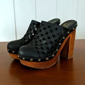 Jeffrey Campbell, Woodies platform clog